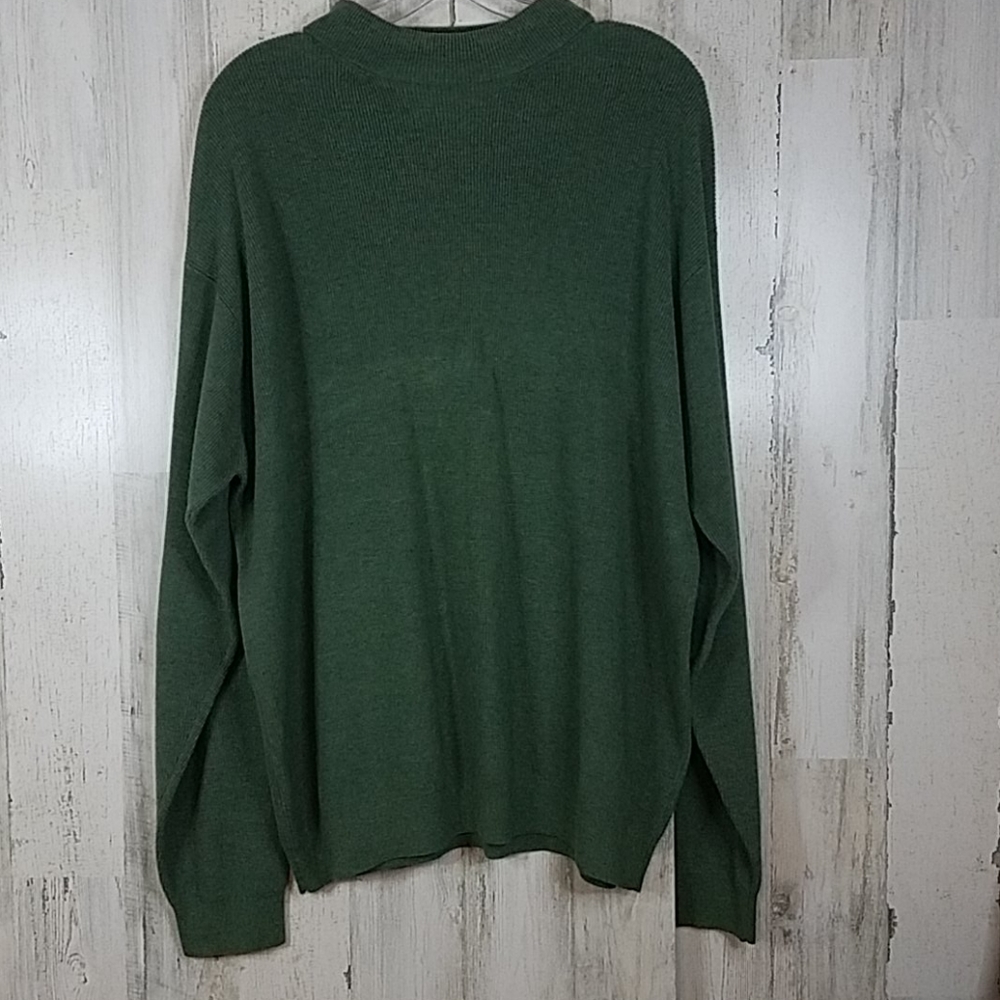 TOMMY BAHAMA SWEATER, SIZE IS XL, GREEN